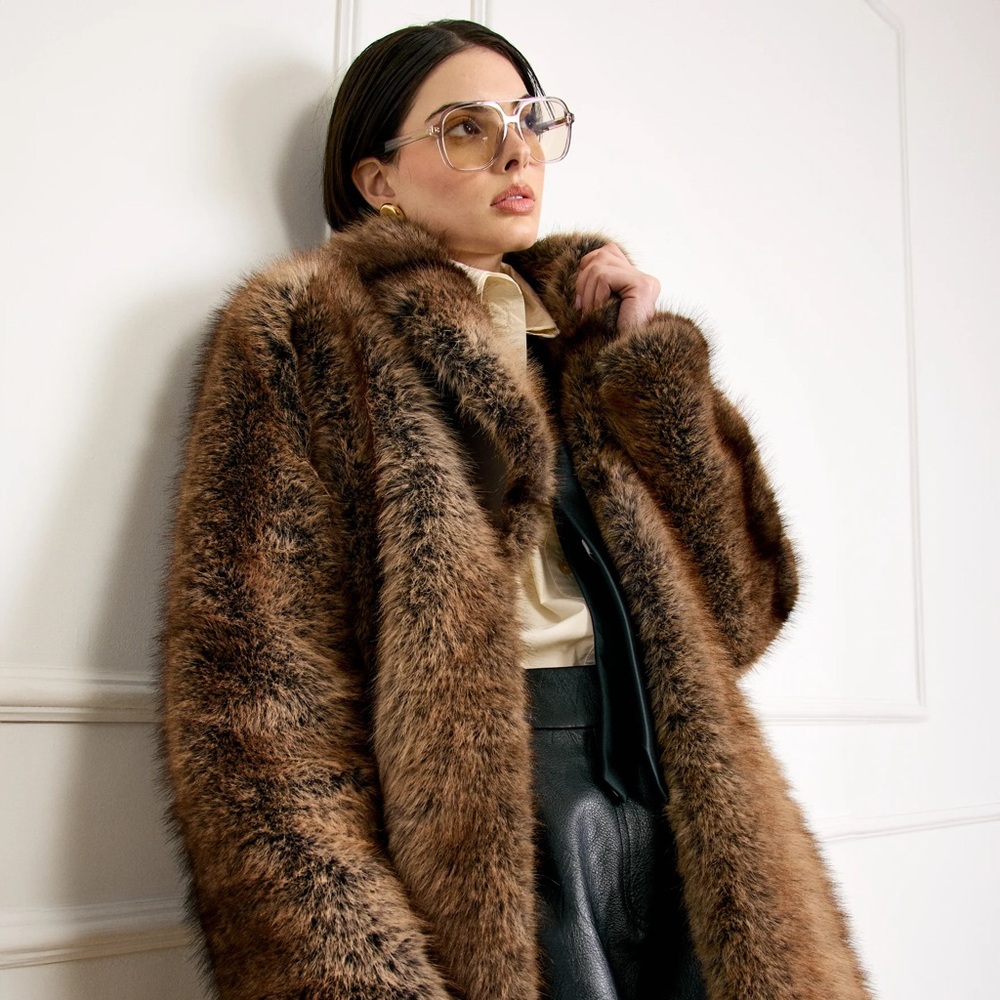 SOLD OUT Cairo Faux-Fur Coat
Line + Dot | Luxurious Brown Coat M/L